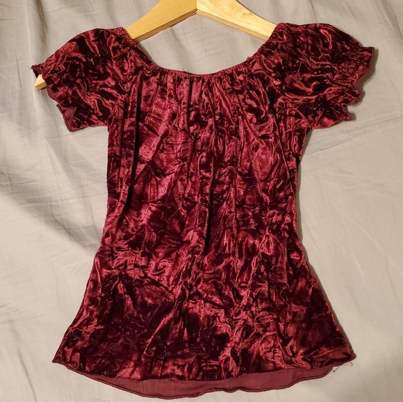 Burgundy velvet-like stretchy blouse with puffed sleeves - Picture 2 of 3